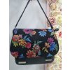Katrin's Fashion Čierna kvietkovaná crossbody kabelka Grosso grossocross012d - Čierna grossocross012d Katrin's Fashion Čierna kvietkovaná crossbody kabelka Grosso grossocross012d - Čierna grossocross012d