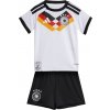 Súprava adidas Germany Home 2026 Babykit jz4558 Veľkosť 9M (69-74 cm) Súprava adidas Germany Home 2026 Babykit jz4558 Veľkosť 9M (69-74 cm)