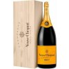 Veuve Clicquot Brut Yellow label, drevená kazeta 9 L, 12.5%, 9 L (čistá fľaša) Veuve Clicquot Brut Yellow label, drevená kazeta 9 L, 12.5%, 9 L (čistá fľaša)