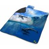 Sablio Plážová deka Delfíni ve vlnách: 200x140 cm Sablio Plážová deka Delfíni ve vlnách: 200x140 cm