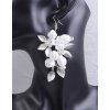 B-TOP Slávnostné kvetinové náušnice s perlami - strieborná/ biela Typ: Typ 1 B-TOP Slávnostné kvetinové náušnice s perlami - strieborná/ biela Typ: Typ 1