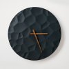 ODLITO ODLIATO Betónové nástenné hodiny Mesačný kráter – grafit (čierne) – 50 cm – hnedé ručičky ODLITO ODLIATO Betónové nástenné hodiny Mesačný kráter – grafit (čierne) – 50 cm – hnedé ručičky