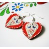 Červeno-farebné folklórne srdcové náušnice s bodkami (Drevené folklórne náušnice červeno-farebné srdcia s bodkami) Červeno-farebné folklórne srdcové náušnice s bodkami (Drevené folklórne náušnice červeno-farebné srdcia s bodkami)