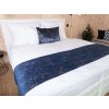 Biante Zamatový prehoz/behúň na posteľ Isabela IBL-005 Gold Design kráľovská modrá 60x240 cm