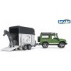 Auto Bruder Land Rover s prívesom na prepravu koní vrátane 1 koňa (4001702025922) Auto Bruder Land Rover s prívesom na prepravu koní vrátane 1 koňa (4001702025922)
