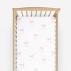 Goldea bavlnená napínacia plachta do detskej postieľky - ružové mašličky 60 x 120 cm Goldea bavlnená napínacia plachta do detskej postieľky - ružové mašličky 60 x 120 cm