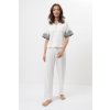 Luisa Moretti Dámske bambusové pyžamo SILVIA. Dámske pyžamo SILVIA v darčekovom boxe je jemné, mäkké na dotyk, priedušné a antibakteriálne. Skvele odvádza vlhkosť a prepúšťa vzduch a vďaka tomu pokožk Luisa Moretti Dámske bambusové pyžamo SILVIA. Dámske pyžamo SILVIA v darčekovom boxe je jemné, mäkké na dotyk, priedušné a antibakteriálne. Skvele odvádza vlhkosť a prepúšťa vzduch a vďaka tomu pokožk