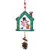 VEYRA | Závesná drevená dekorácia „Snehuliakov domček“ | Zelený | 30 cm VEYRA | Závesná drevená dekorácia „Snehuliakov domček“ | Zelený | 30 cm