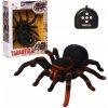 OBROVSKÝ DIAĽKOVO OVLÁDANÝ PAVÚK TARANTULA S DIAĽKOVÝM OVLÁDAČOM OBROVSKÝ DIAĽKOVO OVLÁDANÝ PAVÚK TARANTULA S DIAĽKOVÝM OVLÁDAČOM