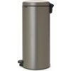 Sivý nášľapný oceľový odpadkový kôš 30 l NewIcon – Brabantia Sivý nášľapný oceľový odpadkový kôš 30 l NewIcon – Brabantia