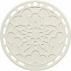 Le Creuset - Silikónová podložka pod hrniec vzorkovaná Meringue - béžová Le Creuset - Silikónová podložka pod hrniec vzorkovaná Meringue - béžová