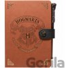 CurePink Poznámkový blok s propiskou Harry Potter Erb Bradavic A5 14,8 x 21 cm CBA5001 CurePink Poznámkový blok s propiskou Harry Potter Erb Bradavic A5 14,8 x 21 cm CBA5001