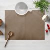 Biante Zamatové prestieranie na stôl Velvet Prémium SVP-034 Kávovo hnedé 35x45 cm Biante Zamatové prestieranie na stôl Velvet Prémium SVP-034 Kávovo hnedé 35x45 cm