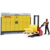 Bruder 62251 BWORLD Pobočka přepravce DHL s figurkou Bruder 62251 BWORLD Pobočka přepravce DHL s figurkou