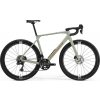 Gravel bicykel MERIDA MISSION 7000 2026 Veľkosť rámu: M na výšku postavy 180-186 cm matný machovošedý bronz Gravel bicykel MERIDA MISSION 7000 2026 Veľkosť rámu: M na výšku postavy 180-186 cm matný machovošedý bronz