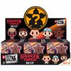 Prívesok na kľúče Stranger Things s postavami mix 5 motívov displej 24 ks Prívesok na kľúče Stranger Things s postavami mix 5 motívov displej 24 ks
