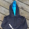 Mikina s kapucňou BornToSwim Sweatshirt Hoodie Black XS + výmena a vrátenie do 30 dní s poštovným zadarmo Mikina s kapucňou BornToSwim Sweatshirt Hoodie Black XS + výmena a vrátenie do 30 dní s poštovným zadarmo