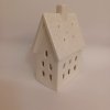 DECOLED Keramický domček, 10,6 x 8,7 x 16,8 cm, teplá biela, 2xLR44