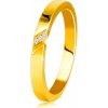 Šperky eshop - Diamantová obrúčka v 14K žltom zlate - prsteň s jemným zárezom, číre brilianty S3BT507.62 - Veľkosť: 52 mm Šperky eshop - Diamantová obrúčka v 14K žltom zlate - prsteň s jemným zárezom, číre brilianty S3BT507.62 - Veľkosť: 52 mm