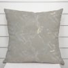 Biante Zamatová obliečka na vankúš Isabela IBL-019 Zlatý/dymový mramor na sivobéžovom 40 x 40 cm Biante Zamatová obliečka na vankúš Isabela IBL-019 Zlatý/dymový mramor na sivobéžovom 40 x 40 cm