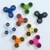 Fidget spinner – antistresová rotačná hračka (Ako pomáha fidget spinner zlepšiť sústredenie a uvoľniť napätie) Fidget spinner – antistresová rotačná hračka (Ako pomáha fidget spinner zlepšiť sústredenie a uvoľniť napätie)