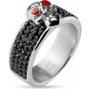 Šperky eshop - Oceľový prsteň striebornej farby, lebka s červenými očami, čierne zirkóny M15.29 - Veľkosť: 70 mm