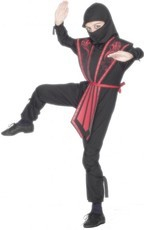 ninja s červeným zdobením