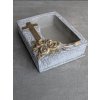 lacne-dekoracie.sk Betónová misa KNIHA s krížom a ružami zlatá 45278 16,5x22,2x5,9cm lacne-dekoracie.sk Betónová misa KNIHA s krížom a ružami zlatá 45278 16,5x22,2x5,9cm
