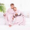 Sammer Deka pre deti s rukávmi v ružovej farbe 90x105 Lazykids 5902633959777 Sammer Deka pre deti s rukávmi v ružovej farbe 90x105 Lazykids 5902633959777