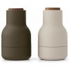 Audo Copenhagen Mlynčeky na soľ a čierne korenie Bottle Small set 2ks, hunting green/beige Audo Copenhagen Mlynčeky na soľ a čierne korenie Bottle Small set 2ks, hunting green/beige