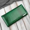 Jennifer Jones Dámska lakovaná peňaženka s krokodílím reliéfom zelená SP-16-CGRN