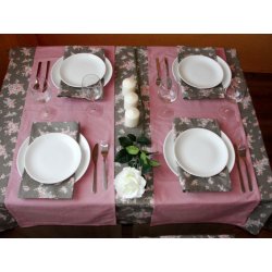 Ubrus s běhouny - starobylá růže pro 4 osoby 126 x 142