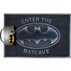 CurePink Gumová Batman Enter The Bacave šedá GP85484 60 x 40 cm CurePink Gumová Batman Enter The Bacave šedá GP85484 60 x 40 cm