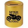 Šetrím na novú vysnívanú motorku - zlatá keramická pokladnička s gravírovaním - Tričkový Šetrím na novú vysnívanú motorku - zlatá keramická pokladnička s gravírovaním - Tričkový