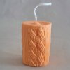 Prírodná sviečka PLETENÝ VALEC oranžová Prírodná sviečka PLETENÝ VALEC oranžová