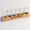 Kinekus Pohár - štamprlík 25 ml, sada 6 ks, farebné, drevený stojan Kinekus Pohár - štamprlík 25 ml, sada 6 ks, farebné, drevený stojan