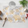 Biante Bavlnené prestieranie na stôl Sandra SA-745 Sivo-horčicové ginkgo listy na bielom 35x45 cm Biante Bavlnené prestieranie na stôl Sandra SA-745 Sivo-horčicové ginkgo listy na bielom 35x45 cm