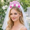 Čelenka Bride to be s tylovým závojom ružová s kvetmi, univerzálna veľkosť (Štýlový doplnok na rozlúčku so slobodou, ktorý okamžite pritiahne pozornosť) Čelenka Bride to be s tylovým závojom ružová s kvetmi, univerzálna veľkosť (Štýlový doplnok na rozlúčku so slobodou, ktorý okamžite pritiahne pozornosť)