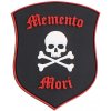 Gumová nášivka 101 Inc Memento Mori Skull - čierna-červená Gumová nášivka 101 Inc Memento Mori Skull - čierna-červená