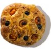 Kukkonia Focaccia s pestom, olivami a paradajkami Kukkonia Focaccia s pestom, olivami a paradajkami