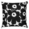 Marimekko Obliečka na vankúš Pieni Unikko 50x50, čierno-biela Marimekko Obliečka na vankúš Pieni Unikko 50x50, čierno-biela