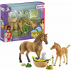 Schleich 42432 Set žriebä a Quarter kôň so šteniatkom a doplnkami Schleich 42432 Set žriebä a Quarter kôň so šteniatkom a doplnkami