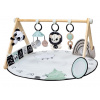 Hracia deka s tyčkou Tiny Love Décor – čiernobiela, drevený stojan TINY LOVE Hracia deka s tyčkou Tiny Love Décor – čiernobiela, drevený stojan TINY LOVE