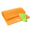 Collory Silikónová forma na pamlsky Piškóty 1,5 cm - oranžová + stierka zelená Collory Silikónová forma na pamlsky Piškóty 1,5 cm - oranžová + stierka zelená