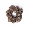 Nina Scrunchie - Saténová gumička pre kučeravé vlasy - svetlohnedá MOKA XL Nina Scrunchie - Saténová gumička pre kučeravé vlasy - svetlohnedá MOKA XL