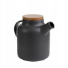 Džbán POLINE s akáciovým viečkom, čierny, kamenina, 1l HOMLA Džbán POLINE s akáciovým viečkom, čierny, kamenina, 1l HOMLA