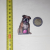 Hravý pes BullDog - Drevená magnetka - CoolArts Výška magnetky: 5 cm Hravý pes BullDog - Drevená magnetka - CoolArts Výška magnetky: 5 cm