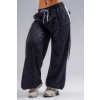 Nebbia Baggy tepláky s leopardím vzorom PRIMAL 865 Black leopard - BLACK LEOPARD - XS Nebbia Baggy tepláky s leopardím vzorom PRIMAL 865 Black leopard - BLACK LEOPARD - XS