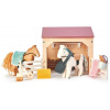 Tender Leaf Toys drevená stajňa s koňmi The Stables s dekou a doplnkami Tender Leaf Toys drevená stajňa s koňmi The Stables s dekou a doplnkami