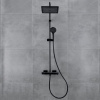 HANSGROHE Vernis Shape Showerpipe nástenný sprchový systém s termostatom, horná sprcha 1jet 240 x 240 mm, ručná sprcha 2jet, matná čierna, 26427670